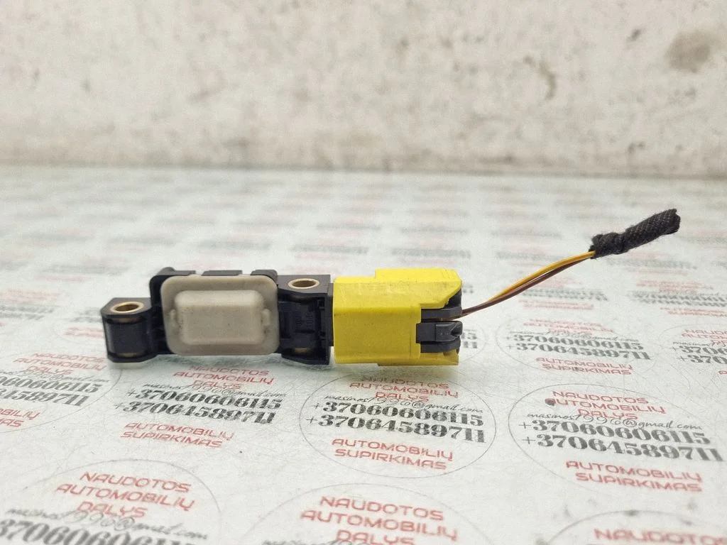 Drošības spilvenu trieciena sensors 4B0959643E