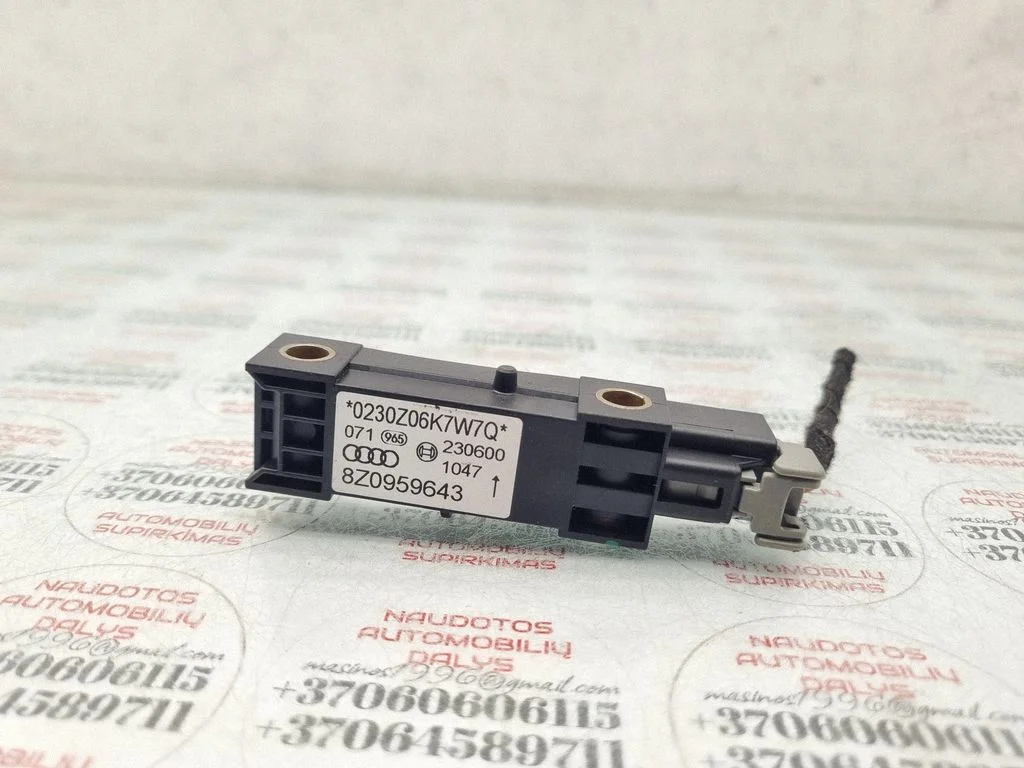 Drošības spilvenu trieciena sensors 8Z0959643