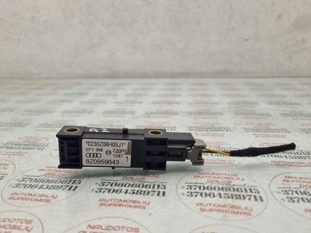 Drošības spilvenu trieciena sensors 8Z0959643