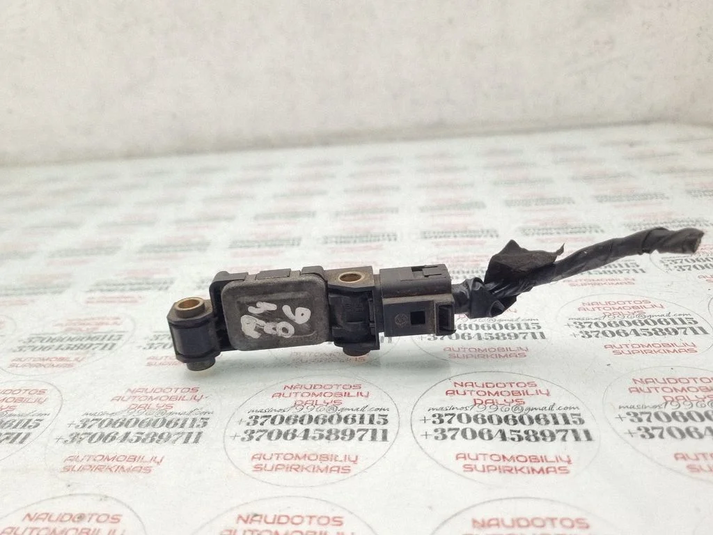 Drošības spilvenu trieciena sensors 8E0959651