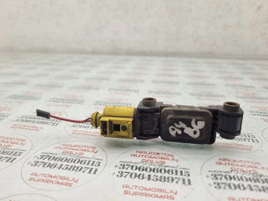 Drošības spilvenu trieciena sensors 8E0959651