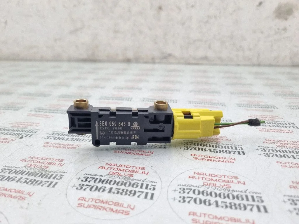 Drošības spilvenu trieciena sensors 8E0959643B