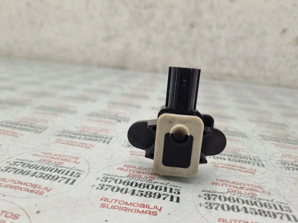 Drošības spilvenu trieciena sensors 4F0955557B