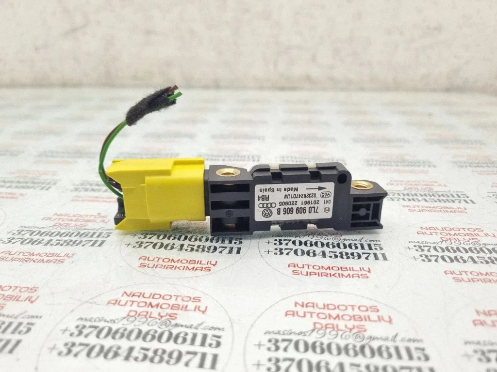 Czujnik zderzeniowy poduszek powietrznych 7L0909606B