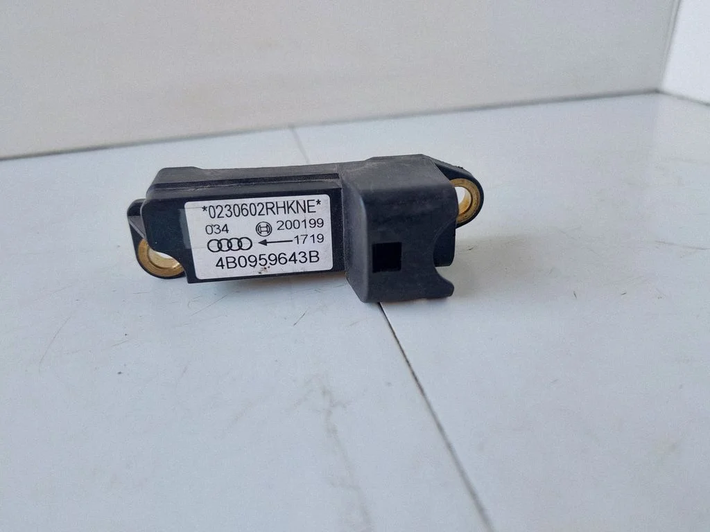Airbag deployment crash/impact sensor – Audi A6 Allroad C6 (2006-2011)