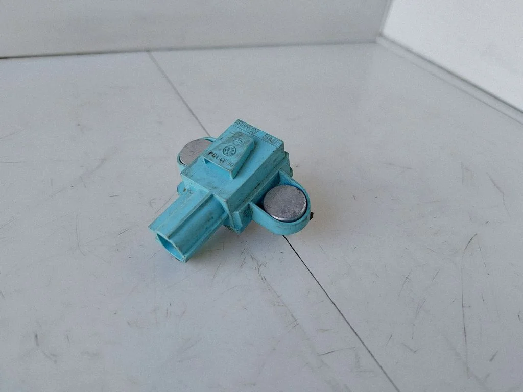 Drošības spilvenu trieciena sensors 4F0955557