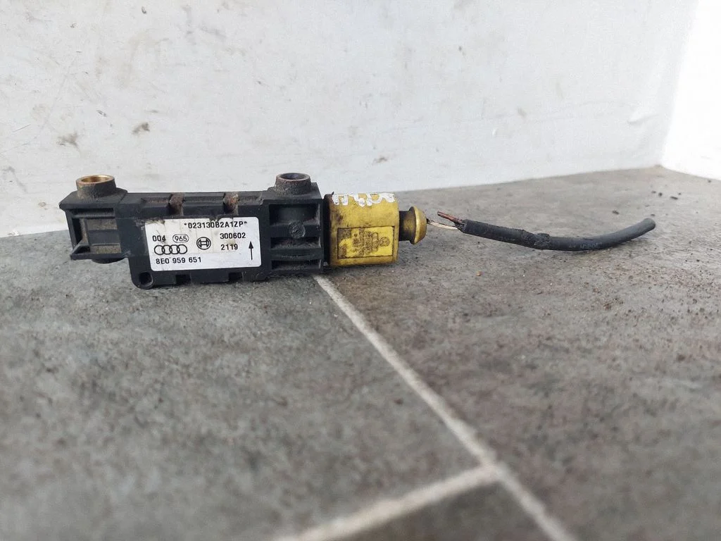 Turvapadja löögiandur 8E0959651
