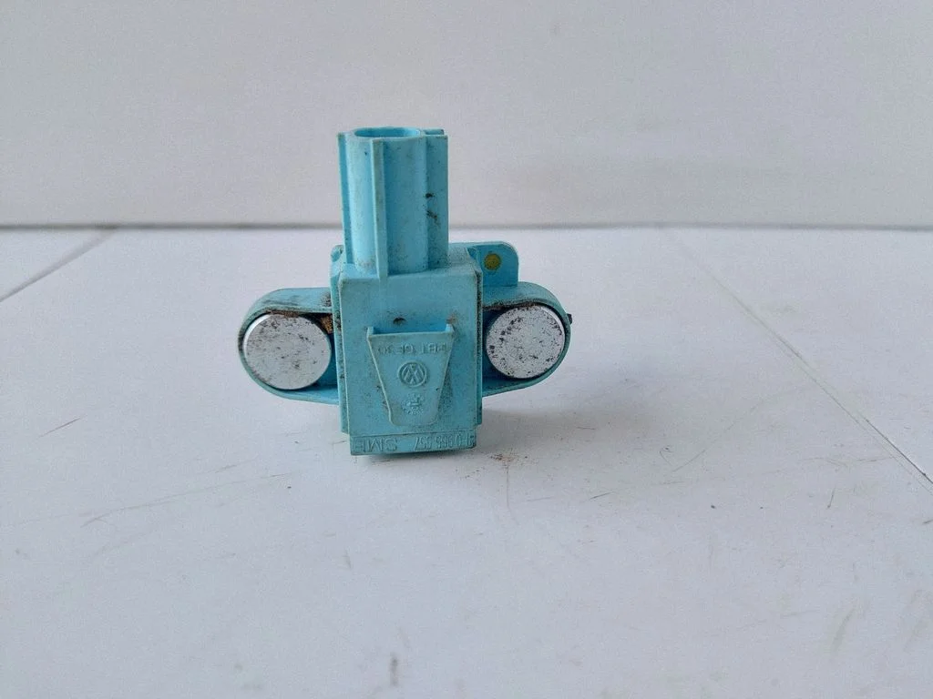 Drošības spilvenu trieciena sensors 4F0955557