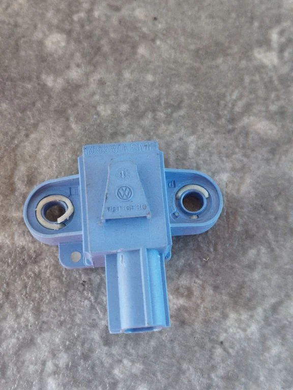 Drošības spilvenu trieciena sensors 1K0955557A
