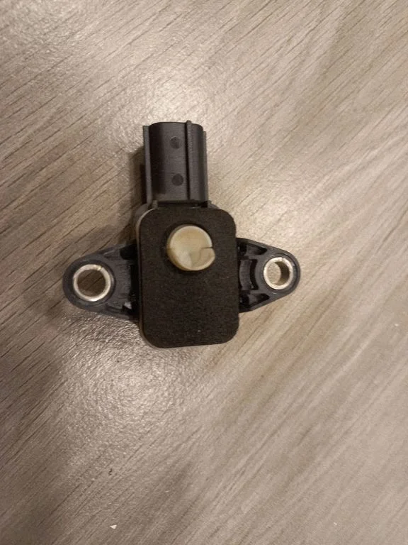 Drošības spilvenu trieciena sensors 8P0955557