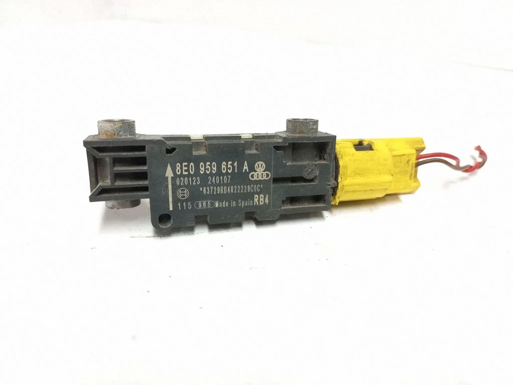 Drošības spilvenu trieciena sensors 8E0959561A