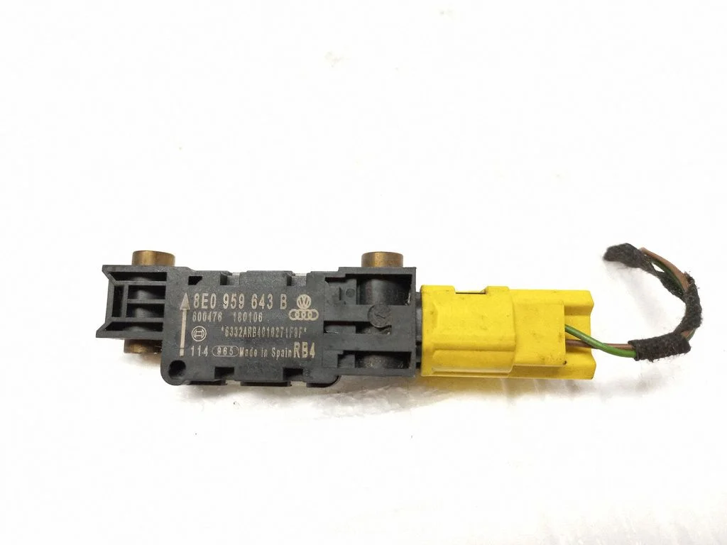 Drošības spilvenu trieciena sensors 8E0959643B