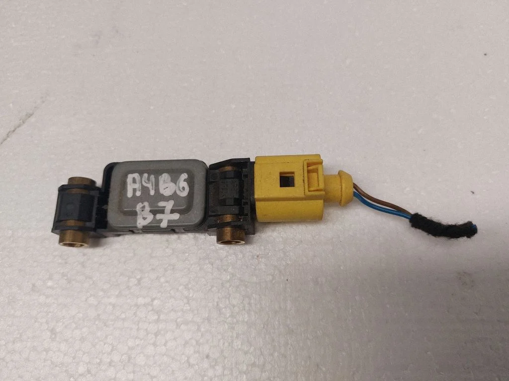 Drošības spilvenu trieciena sensors 8E0959643