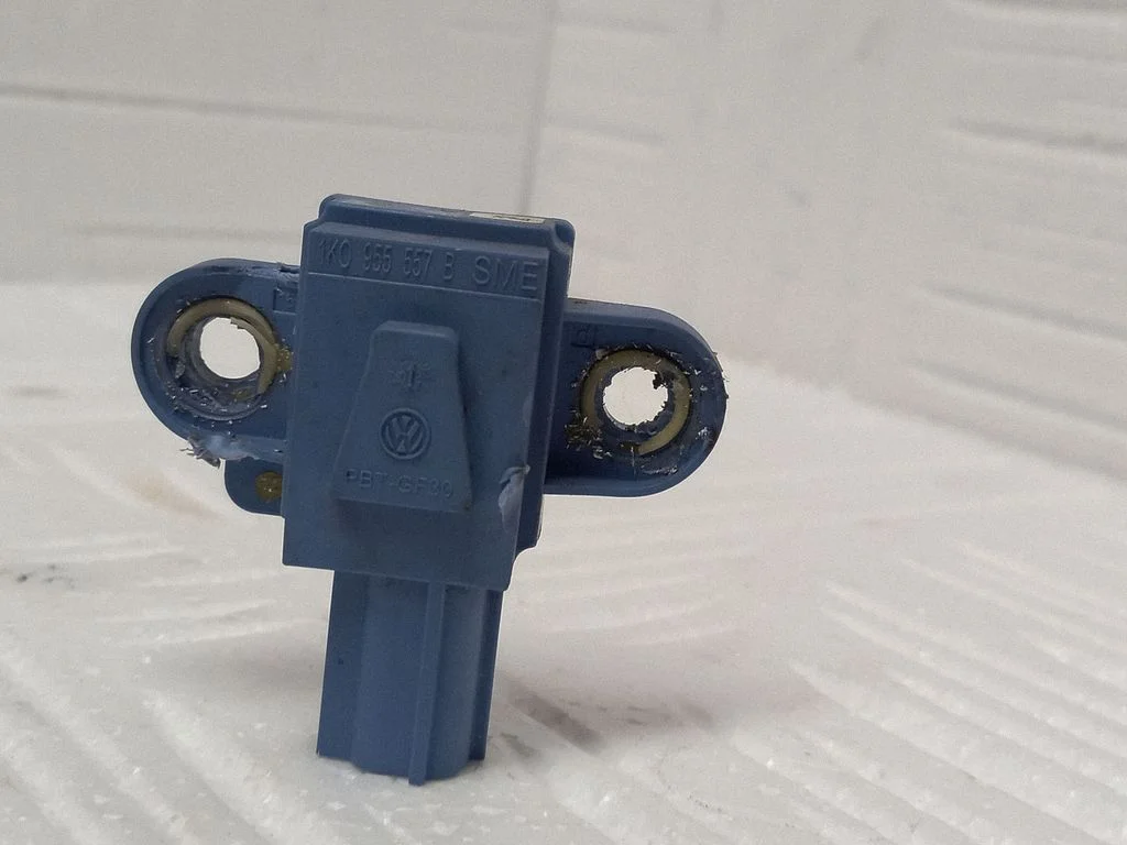 Airbag deployment crash/impact sensor – Skoda Octavia Mk2 (1Z) (2004-2013)
