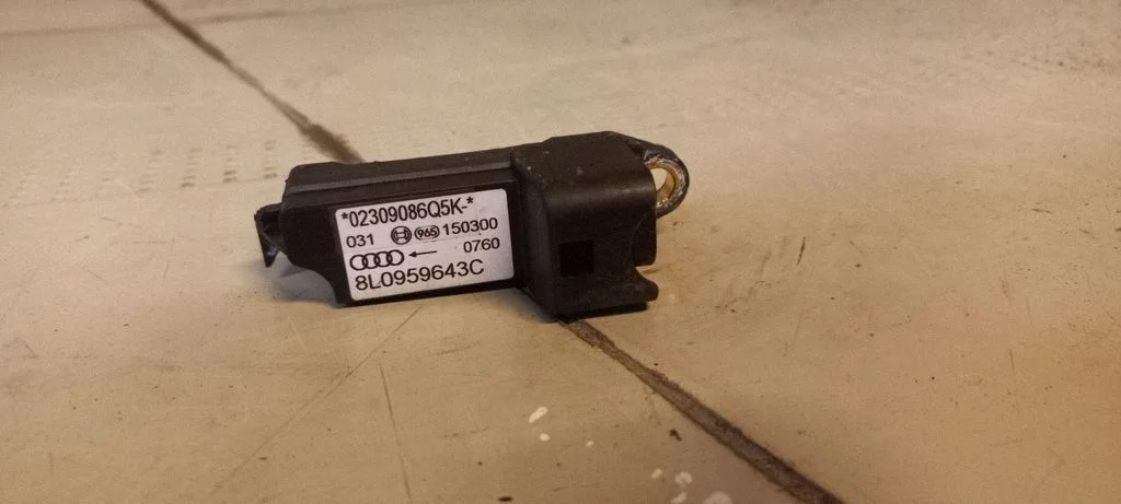 Airbag deployment crash/impact sensor – Audi A3 S3 8L (1996-2003)