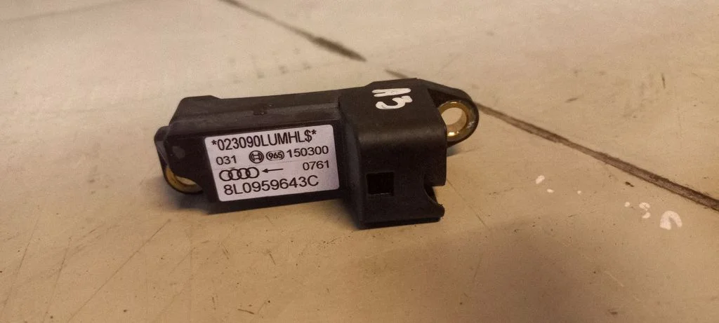 Airbag deployment crash/impact sensor – Audi A3 S3 8L (1996-2003)
