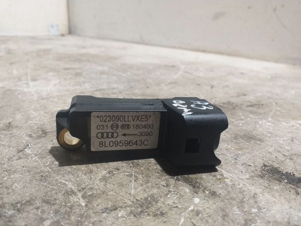 Turvapadja löögiandur 8L0959643C
