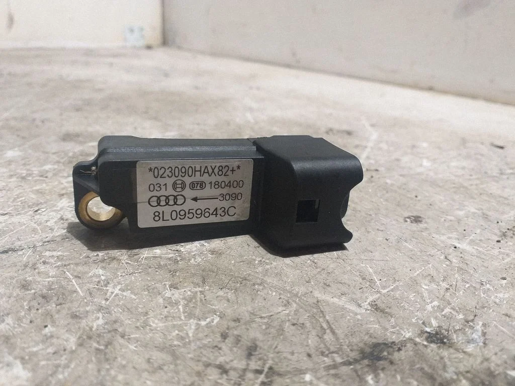 Turvapadja löögiandur 8L0959643C