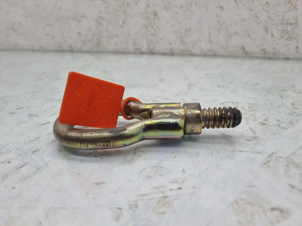 Towing hook eye – Volkswagen Golf IV (1998-2005)