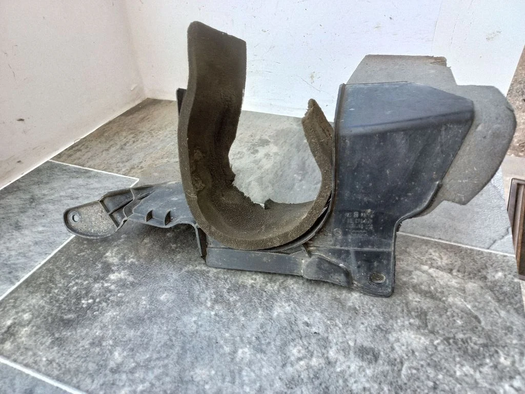 Priekšējās piekares dibena aizsargs 4F0863188A