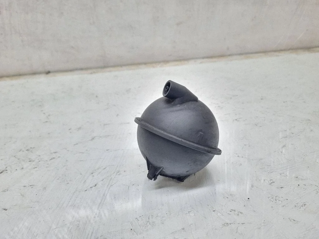 Vacuum air tank – Audi A4 S4 B5 8D (1999-2000)