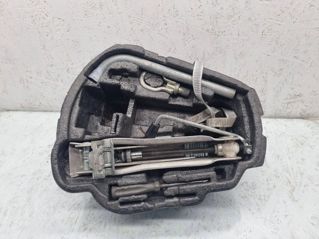 Tool box – Volkswagen Golf IV (1998-2005)