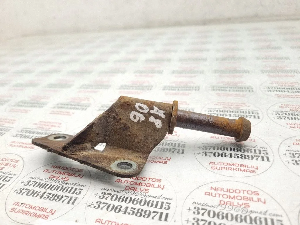 Summuti kinnitus/ hoidik – Audi A8 S8 D3 4E (2002-2009)