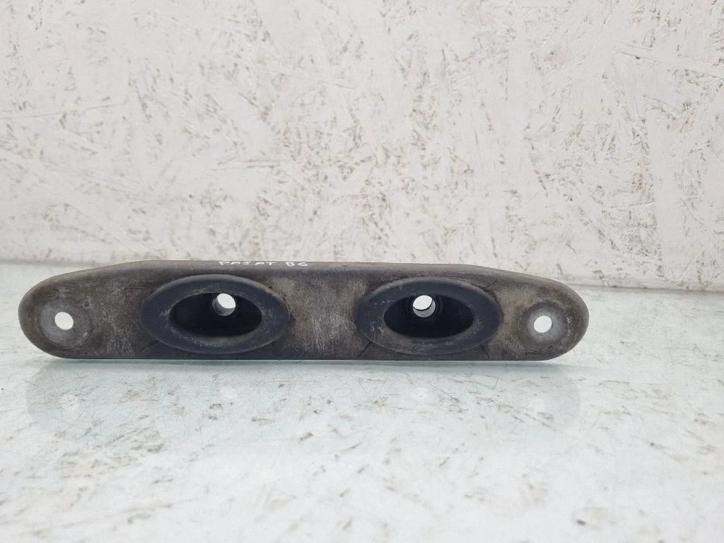 Summuti kinnitus/ hoidik – Volkswagen Passat B6 (2005-2010)
