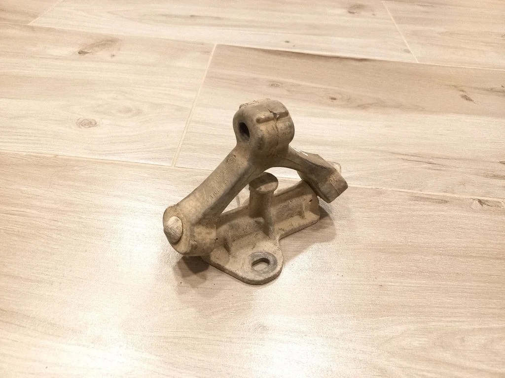 Summuti kinnitus/ hoidik – Audi A4 S4 B7 8E 8H (2005-2008)