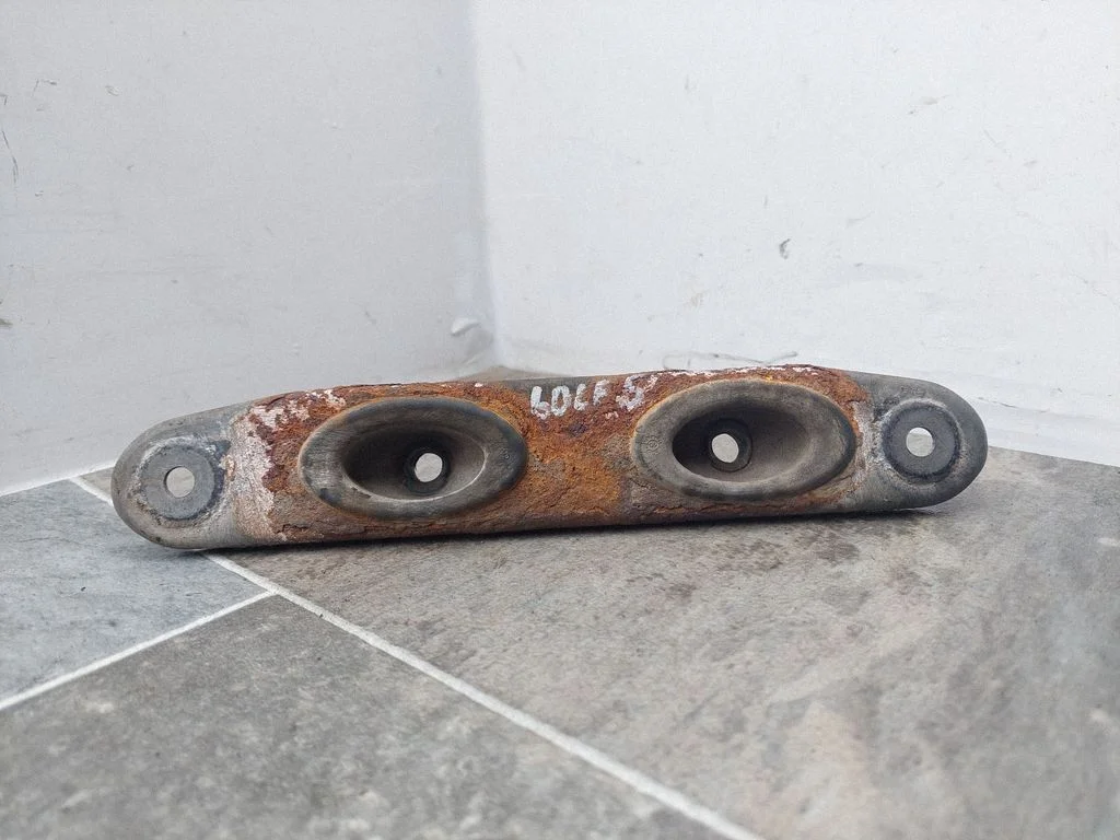 Muffler mount bracket/holder 1K0253144AD
