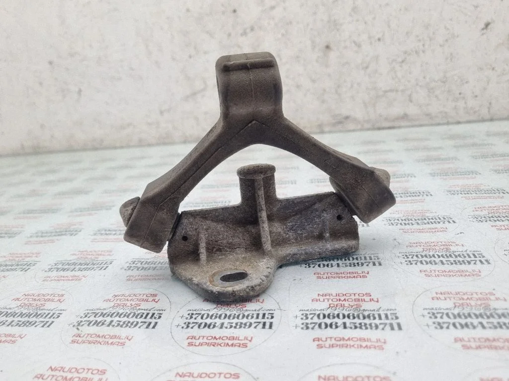 Summuti kinnitus/ hoidik – Audi A4 S4 B6 8E 8H (2001-2005)