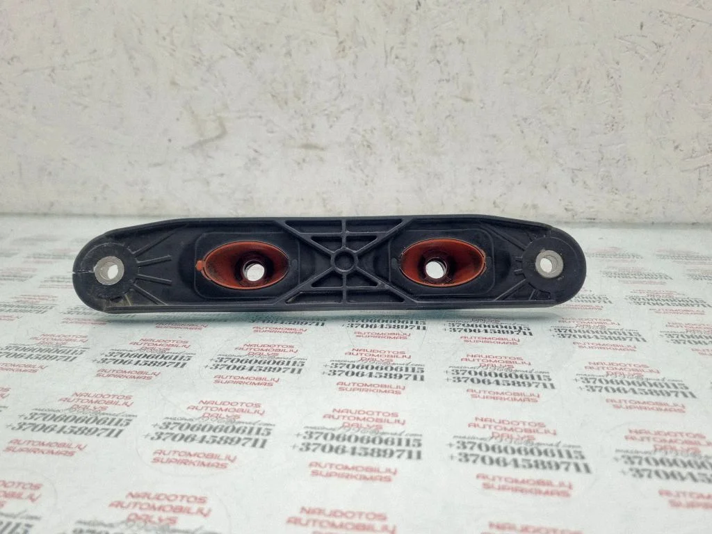 Summuti kinnitus/ hoidik – Volkswagen Passat CC (2008-2016)