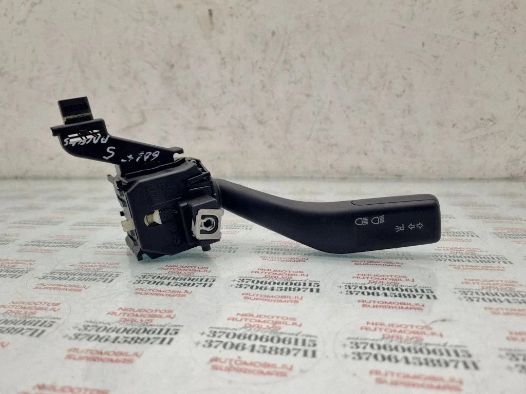 Indicator stalk – Volkswagen Golf Plus (2005-2013)