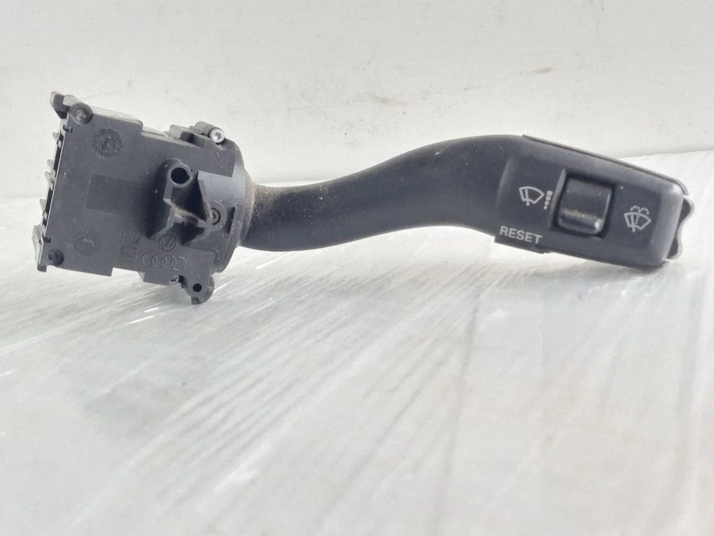 Klaasipuhastite hoob – Audi A6 Allroad C6 (2006-2011)