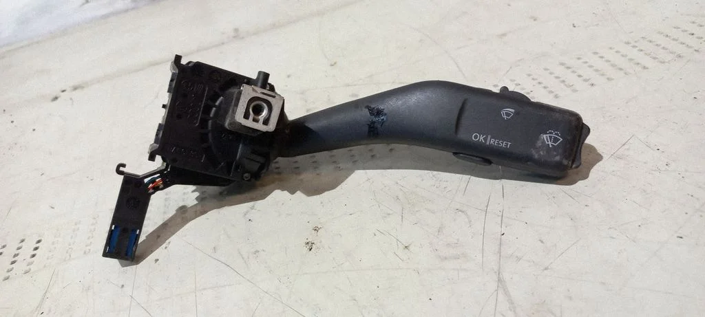 Wiper control stalk – Skoda Octavia Mk2 (1Z) (2004-2013)