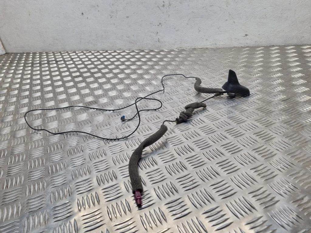 Antena (GPS antena) 8E9035503T
