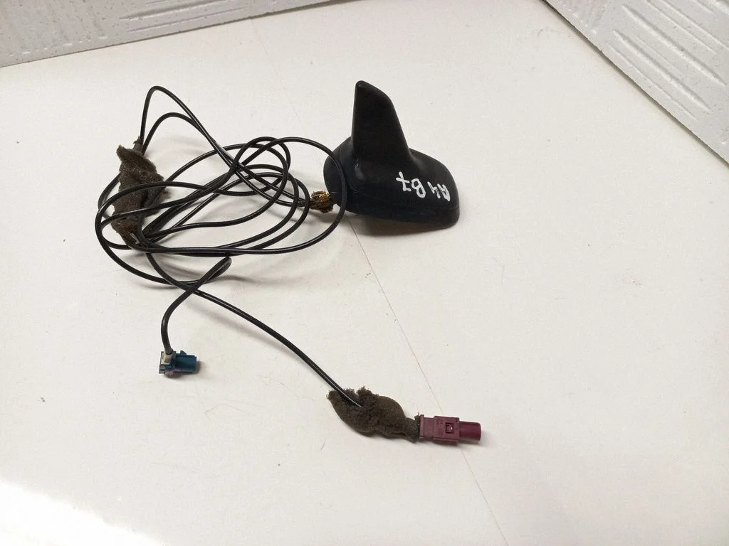 Antena (GPS antena) 8E9035503N