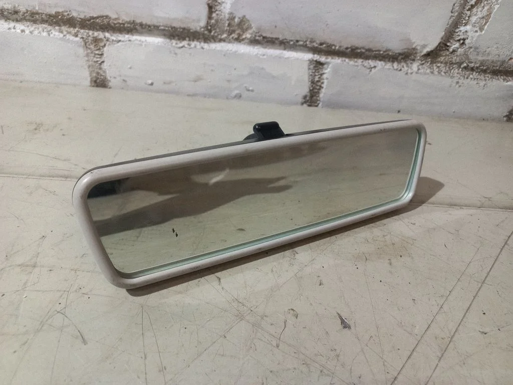 Rear view mirror (interior) 014022