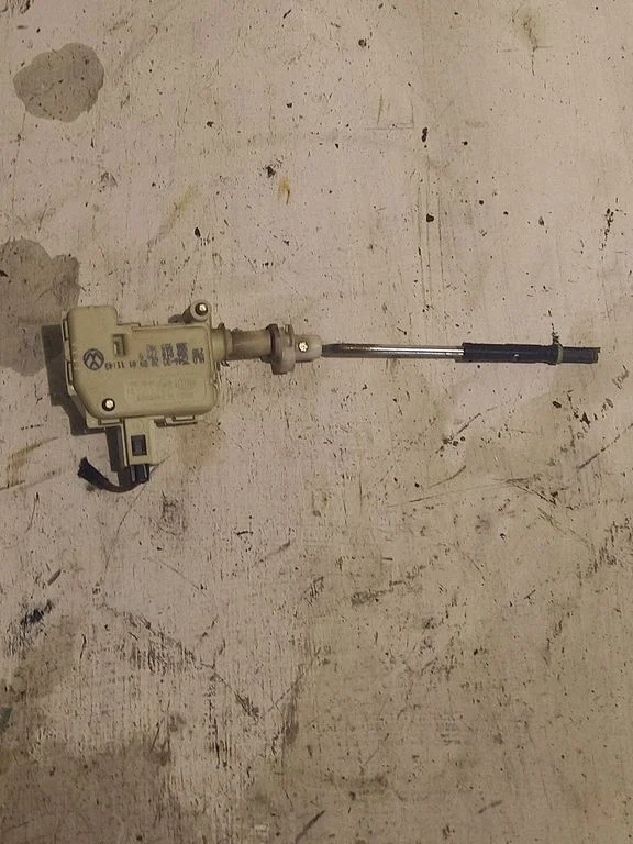 Central locking motor – Volkswagen Passat B5.5 (2001-2005)
