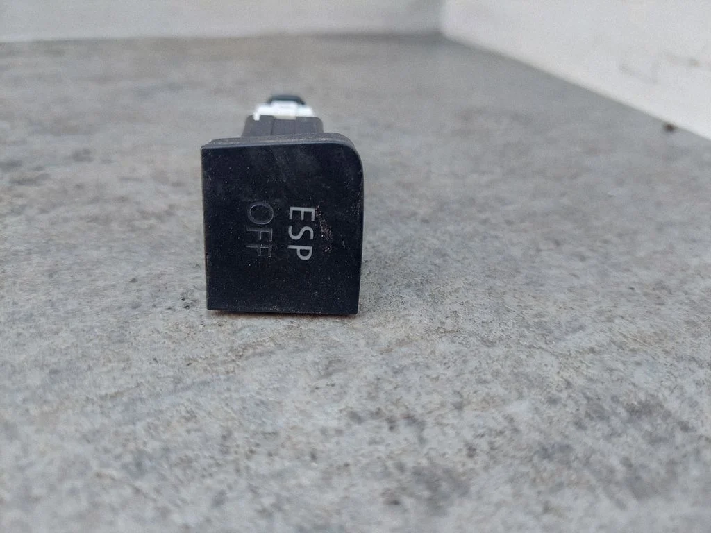 ESP (stability program) switch – Volkswagen Passat B6 (2005-2010)