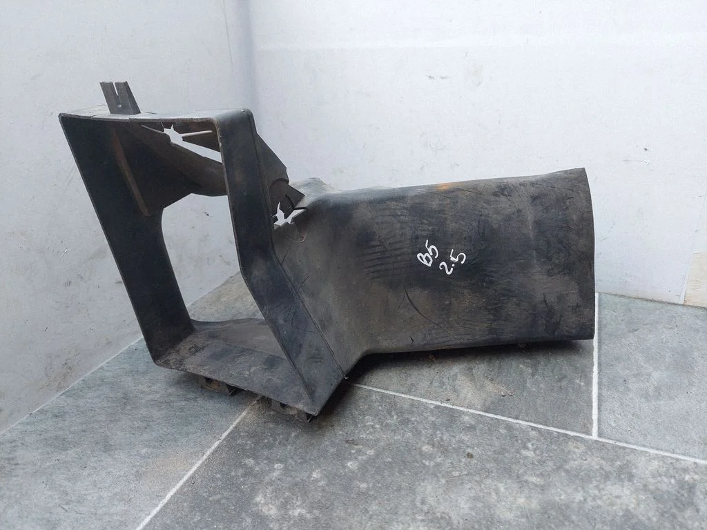 Intercooler air channel guide – Volkswagen Passat B5 (1997-2000)