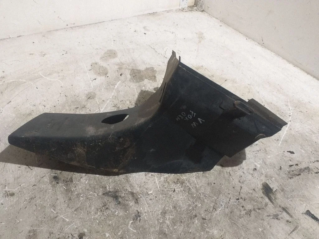 Intercooler air channel guide