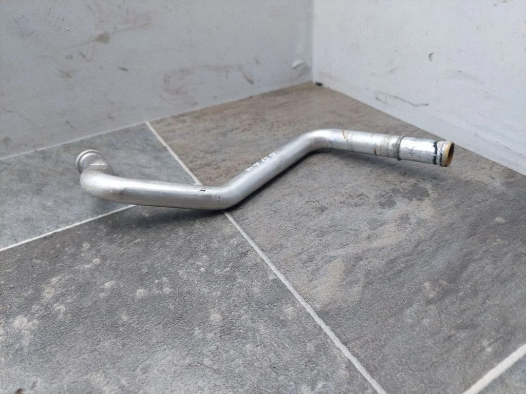Küttekeha radiaatori toru / voolik – Audi A4 S4 B6 8E 8H (2001-2005)