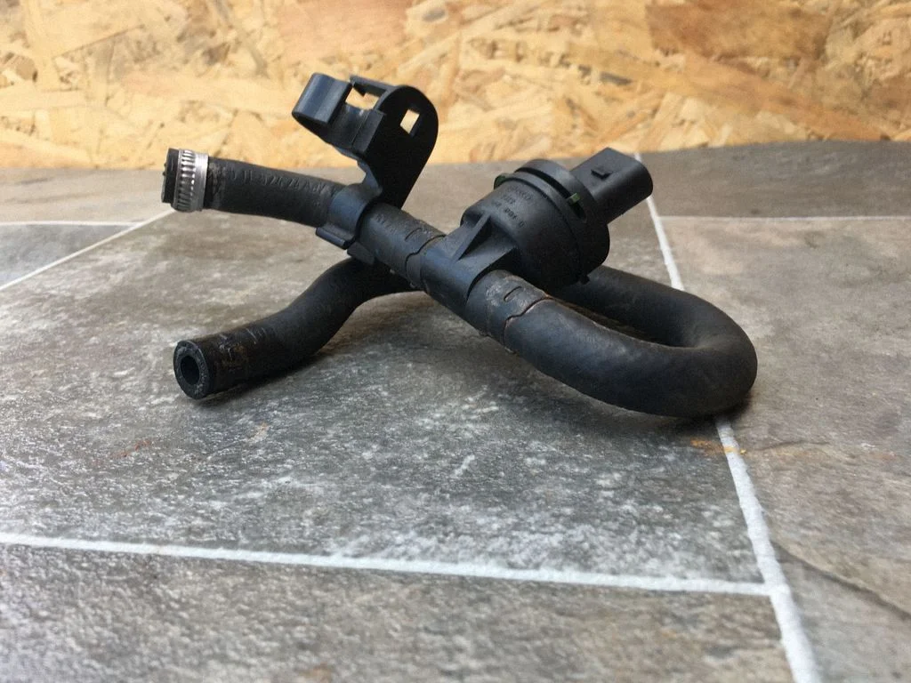 Fuel temperature sensor – Volkswagen Golf Plus (2005-2013)