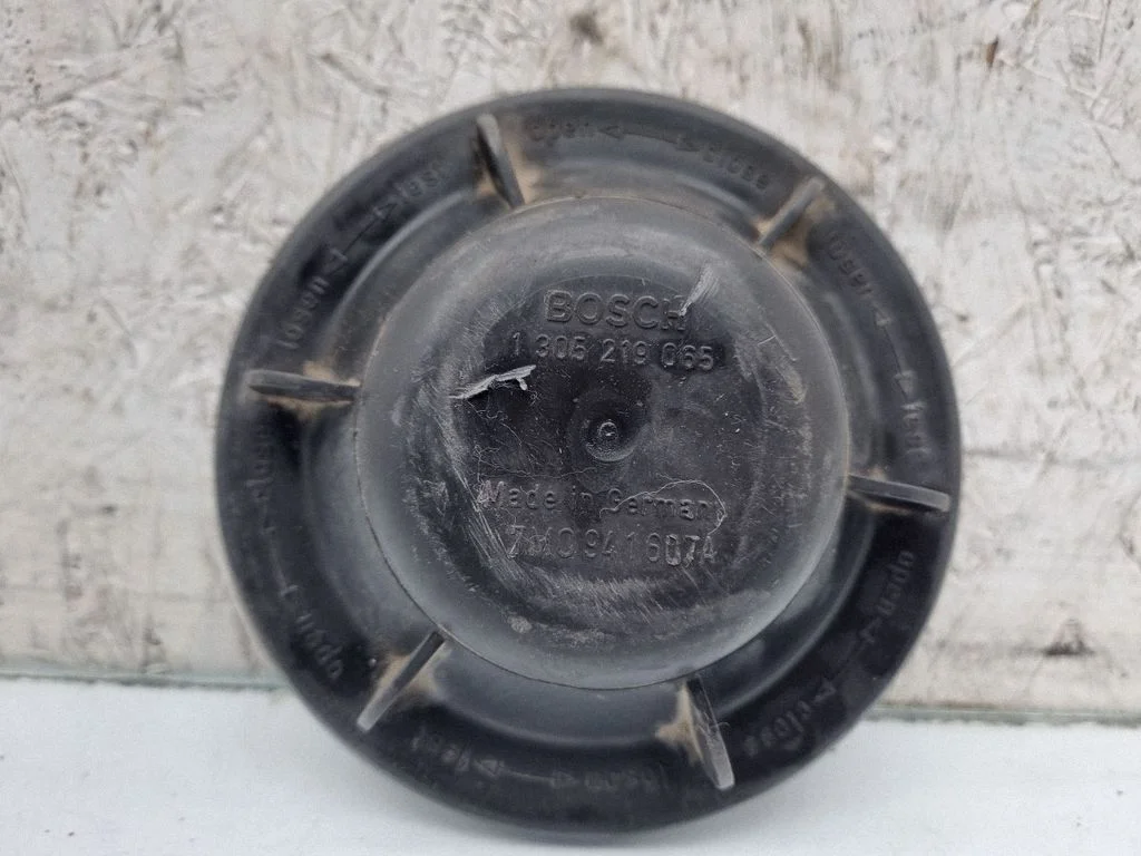 Esitule tolmukate 7M0941607A