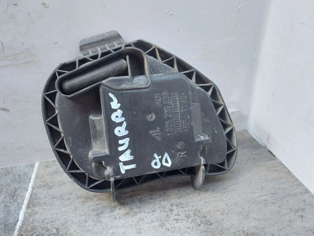 Esitule tolmukate – Volkswagen Touran I (2003-2010)