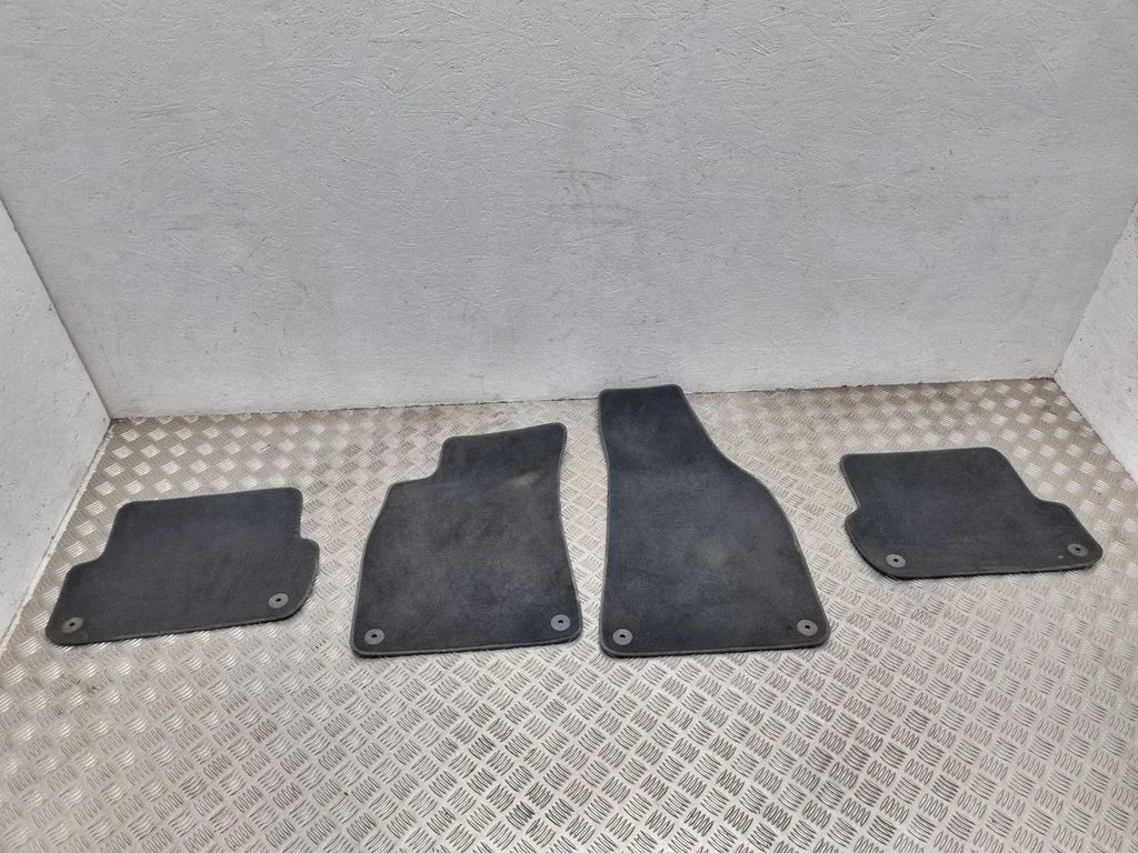 Põrandamattide komplekt – Seat Exeo (3R) (2008-2013)