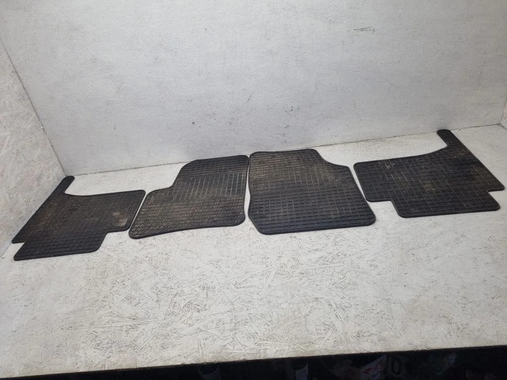 Car floor mat set – Volkswagen Touareg I (2002-2010)
