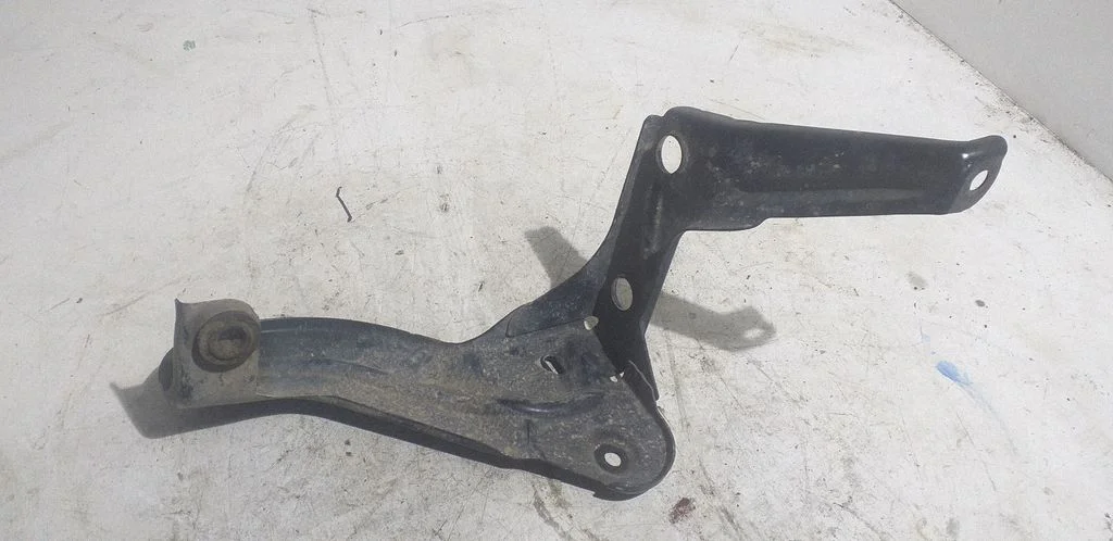 Intercooler pipe mounting bracket – Audi A6 Allroad C5 (1999-2005)