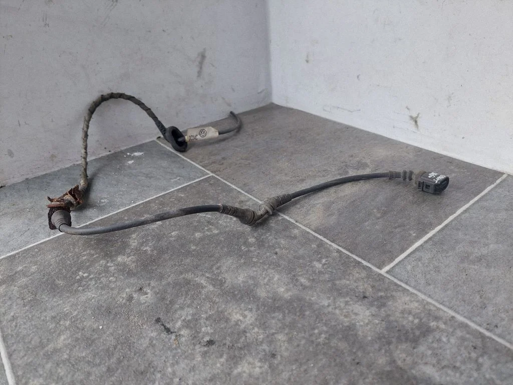 Rear ABS sensor wiring – Volkswagen Passat B6 (2005-2010)